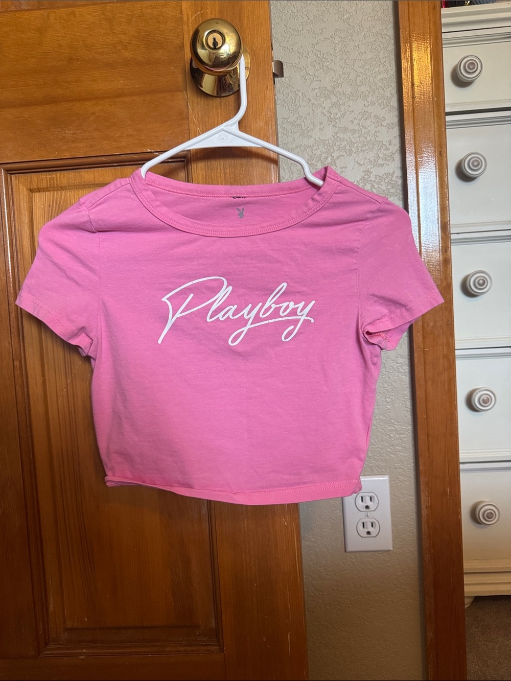 PLAYBOY Hot Pink Script Crop Tee